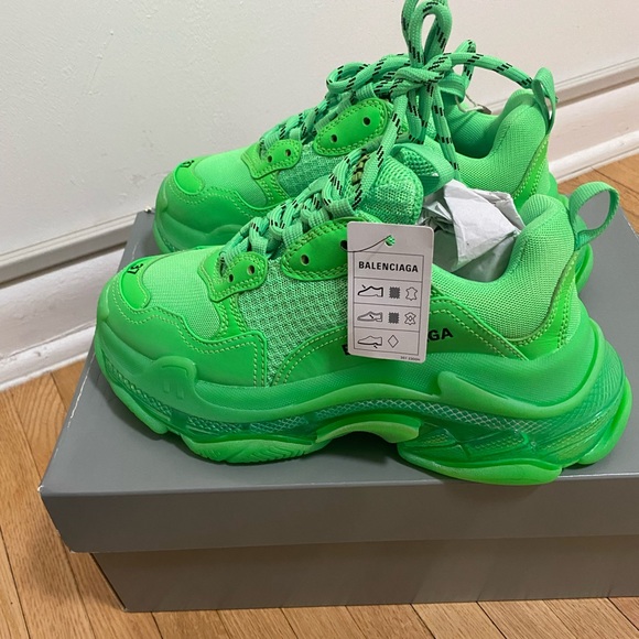 Brand New! Did not fit! It was a gift. Authentic - Picture 4 of 4